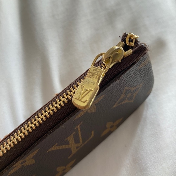Lous Vuitton monogram key pouch - Picture 6 of 7